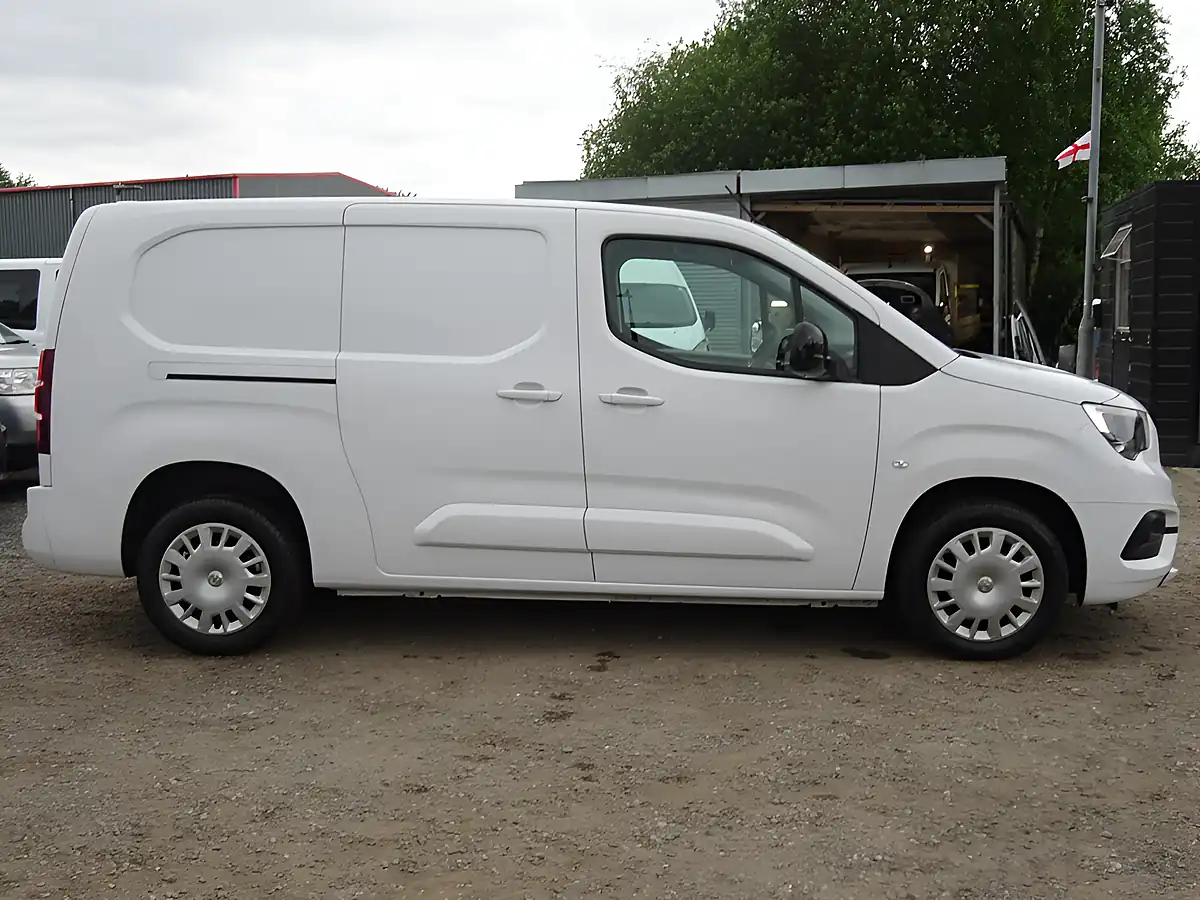Used 2023 Vauxhall Combo Cargo Pro L2 H1 (lwb) White - Interior and Exterior details 13