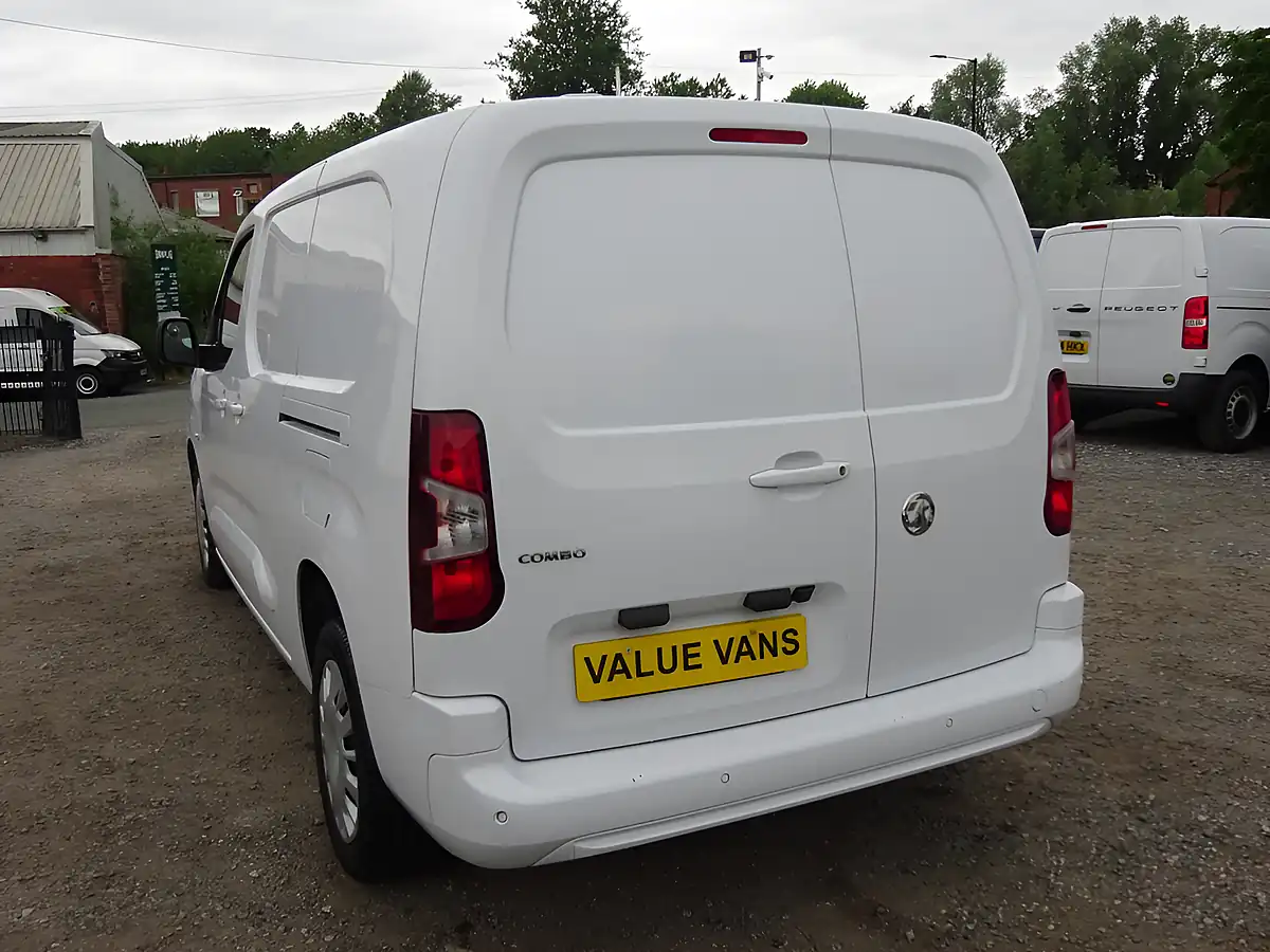 Used 2023 Vauxhall Combo Cargo Pro L2 H1 (lwb) White - Interior and Exterior details 17
