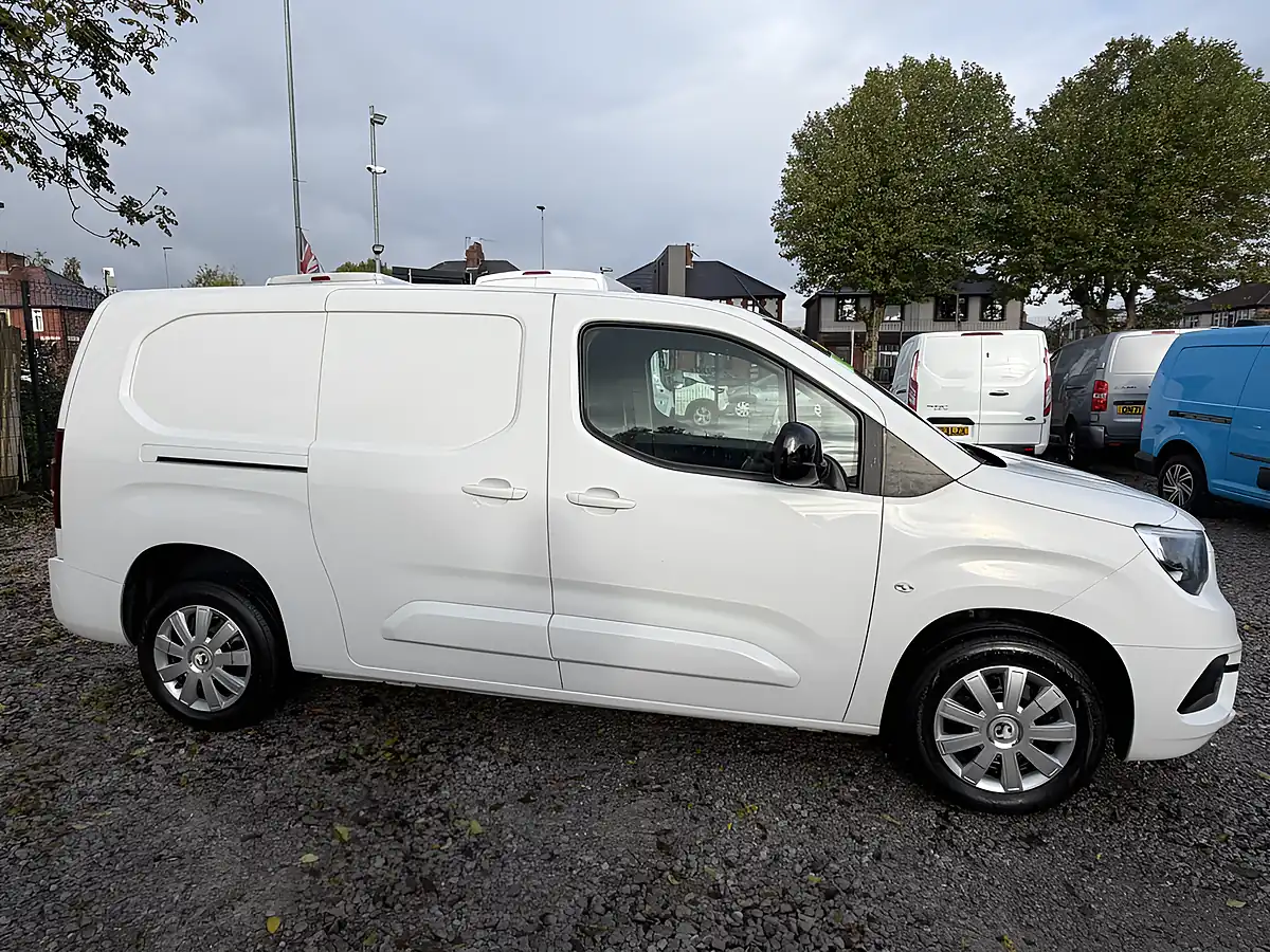 Used 2023 Vauxhall Combo Cargo Pro L2 H1 (lwb) White - Interior and Exterior details 12