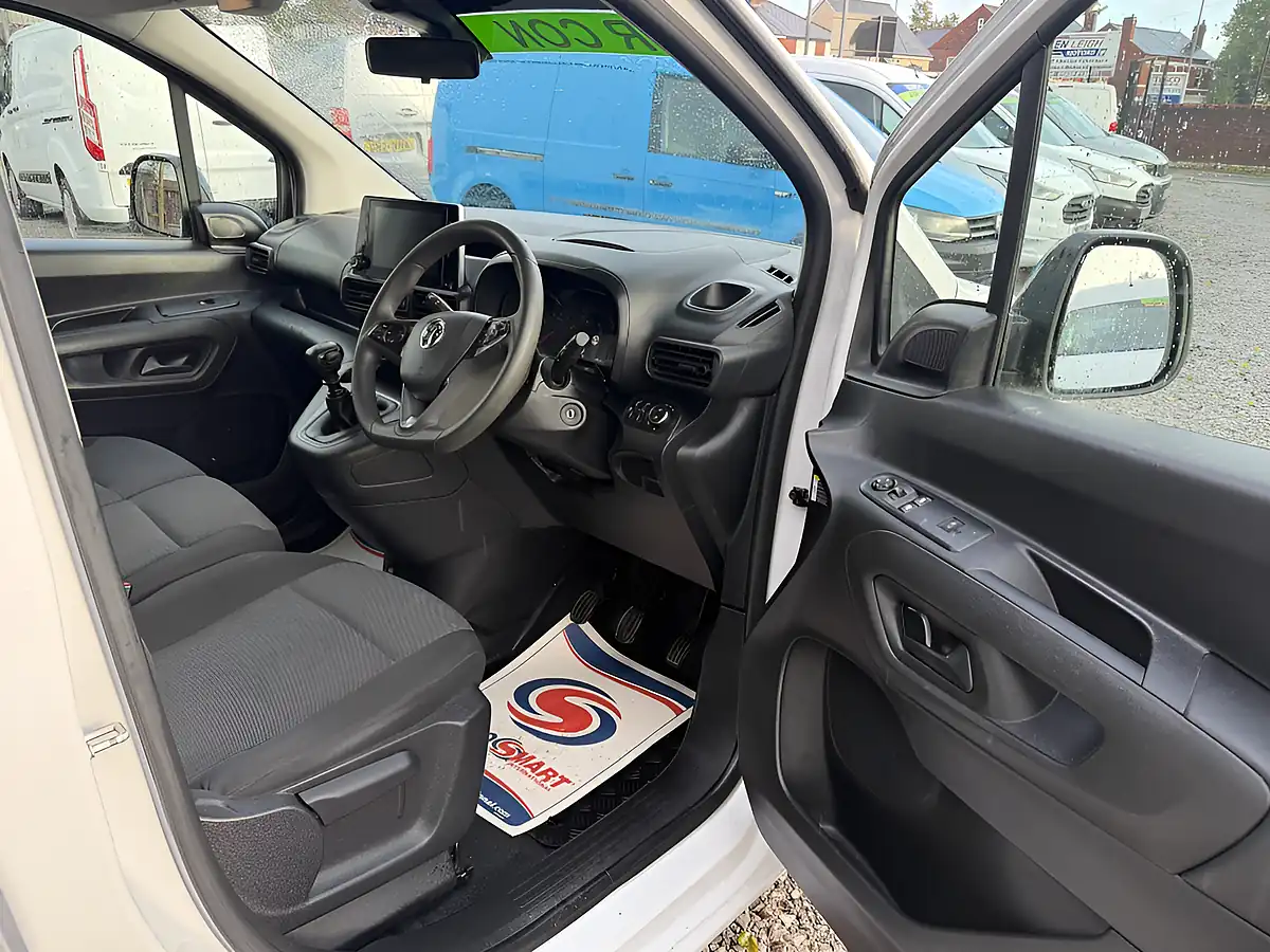 Used 2023 Vauxhall Combo Cargo Pro L2 H1 (lwb) White - Interior and Exterior details 14