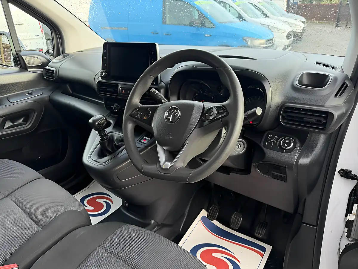 Used 2023 Vauxhall Combo Cargo Pro L2 H1 (lwb) White - Interior and Exterior details 15