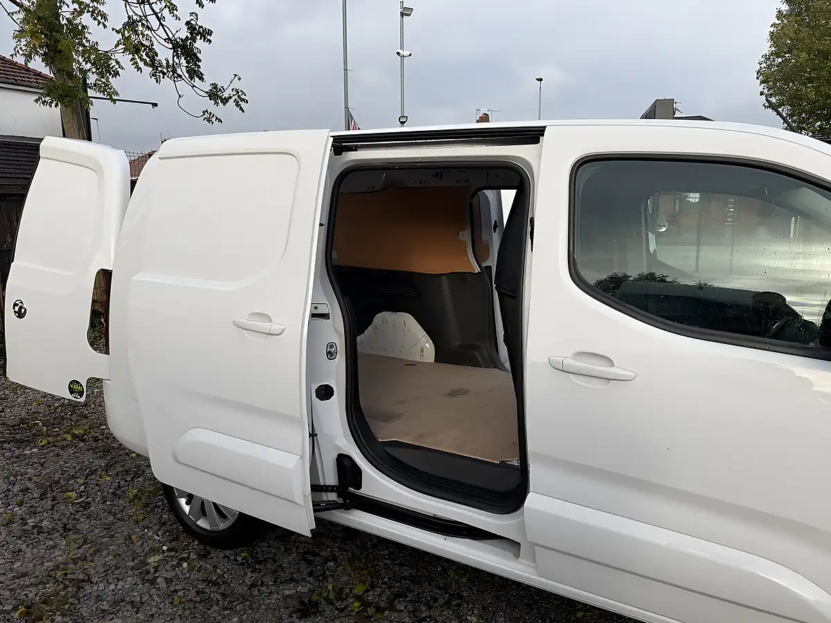 Used 2023 Vauxhall Combo Cargo Pro L2 H1 (lwb) White - Interior and Exterior details 17