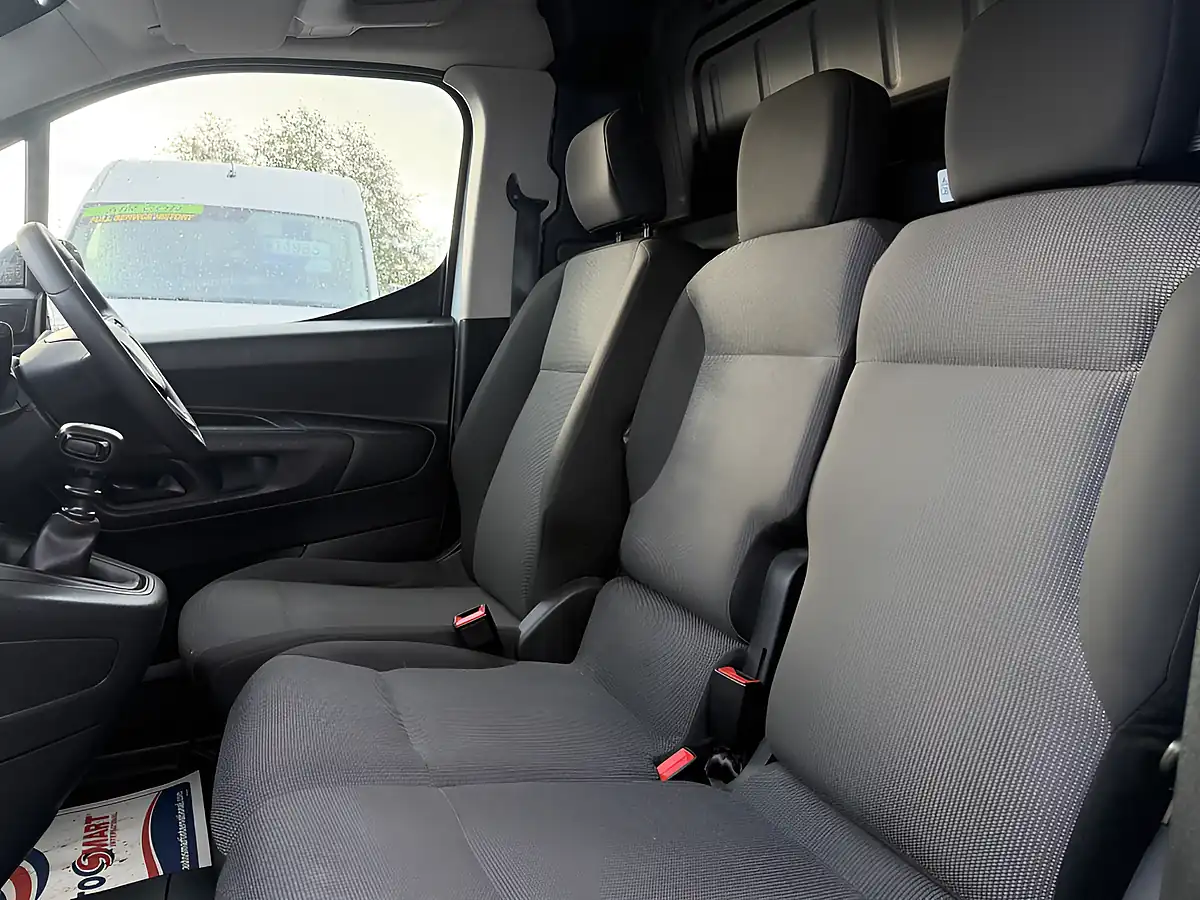 Used 2023 Vauxhall Combo Cargo Pro L2 H1 (lwb) White - Interior and Exterior details 19