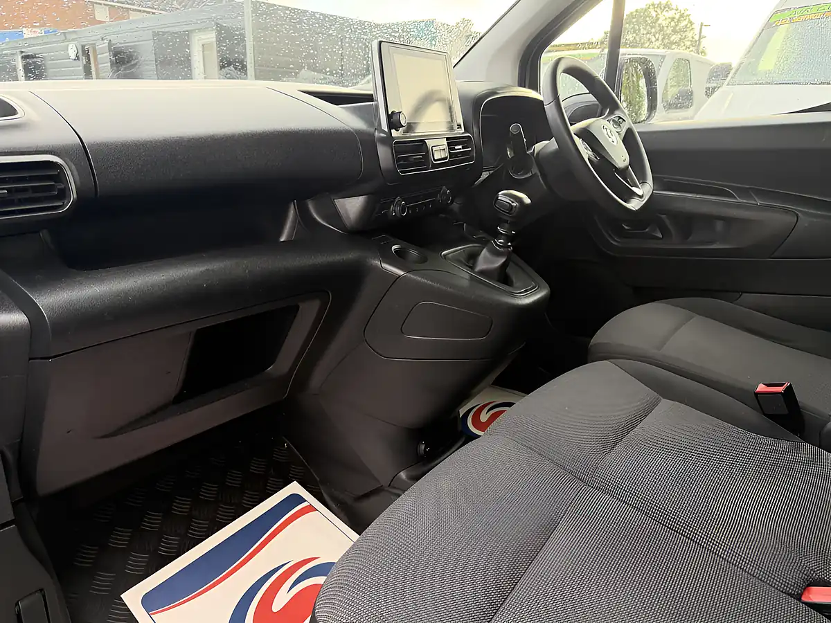 Used 2023 Vauxhall Combo Cargo Pro L2 H1 (lwb) White - Interior and Exterior details 4