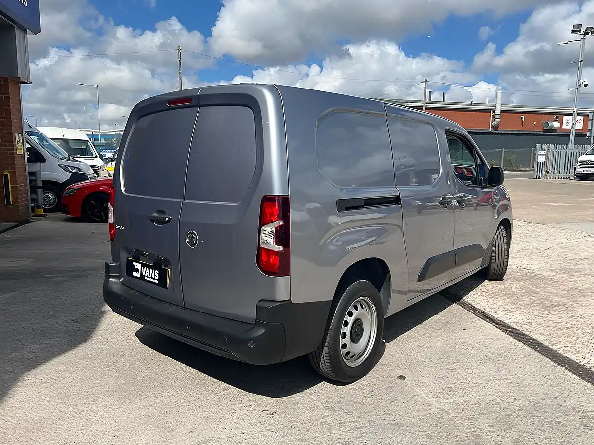 Used 2023 Vauxhall Combo Prime Grey Artense - Interior and Exterior details 7