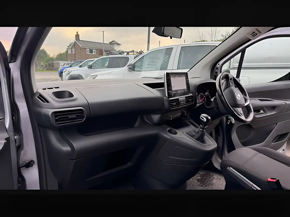 Used 2023 Vauxhall Combo Prime Grey Artense - Interior and Exterior details 17