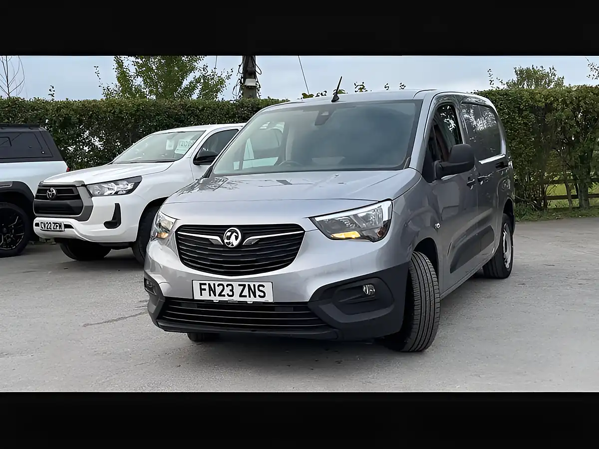 Used 2023 Vauxhall Combo Prime Grey Artense - Interior and Exterior details 8