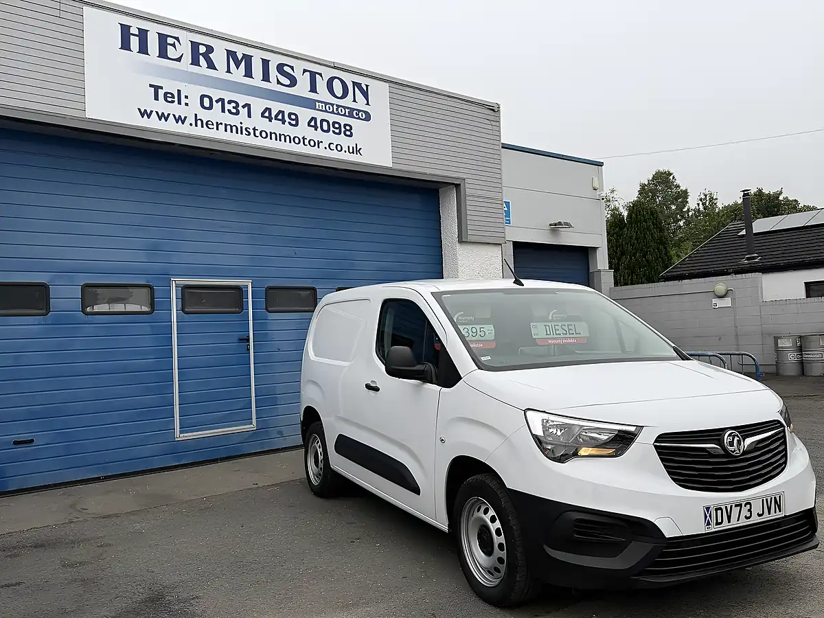Used 2023 Vauxhall Combo Prime Icy White - Front View
