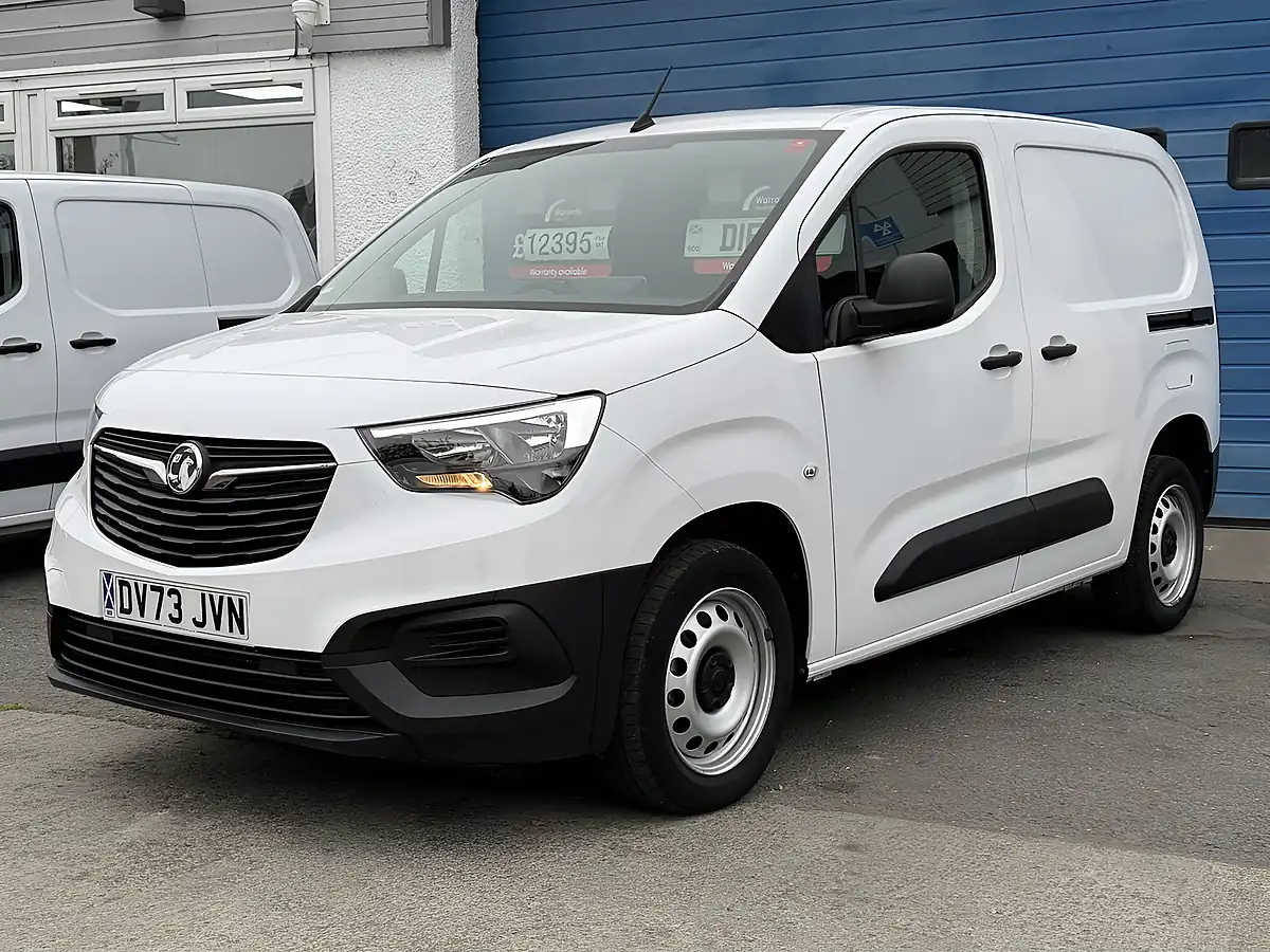 Used 2023 Vauxhall Combo Prime Icy White - Interior and Exterior details 4