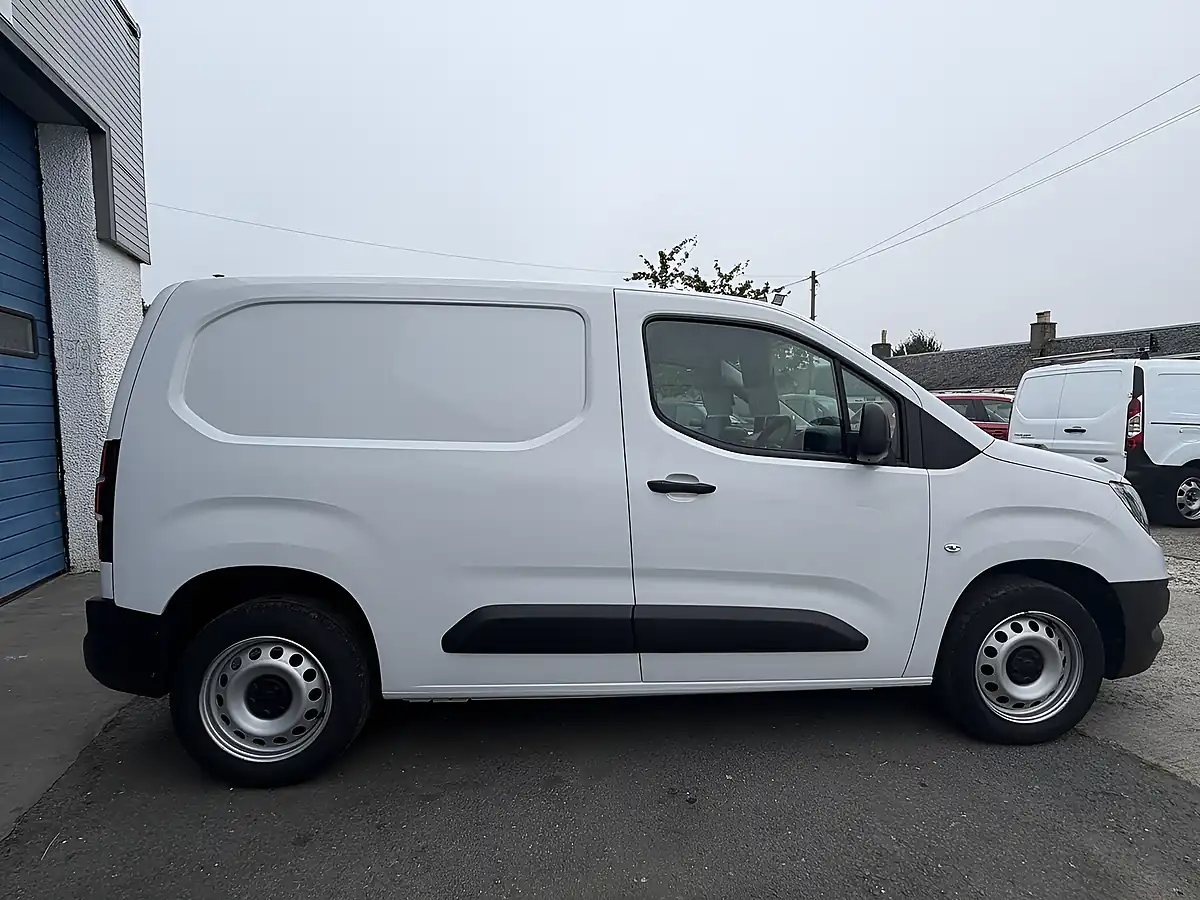Used 2023 Vauxhall Combo Prime Icy White - Interior and Exterior details 6