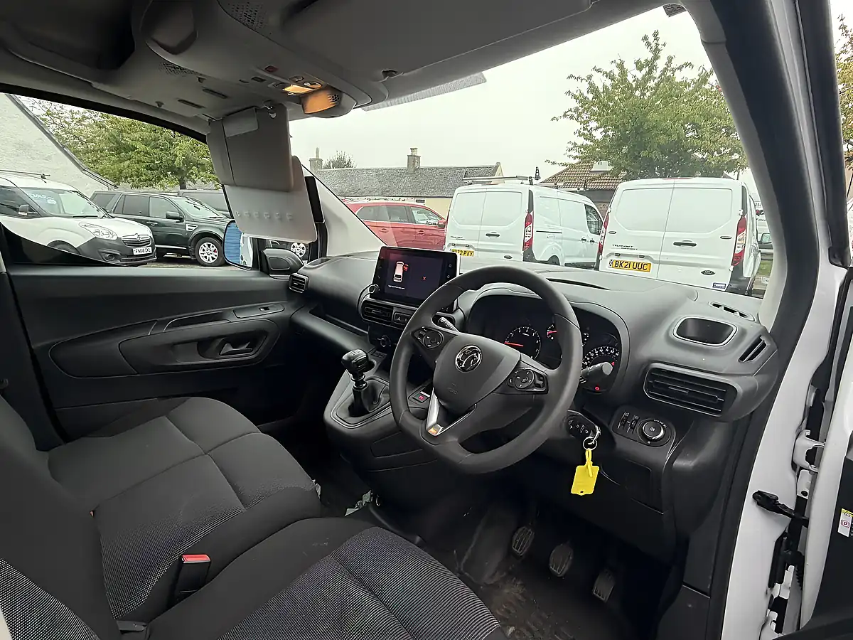 Used 2023 Vauxhall Combo Prime Icy White - Interior and Exterior details 7