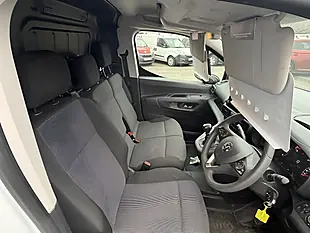 Used 2023 Vauxhall Combo Prime Icy White - Interior and Exterior details 8