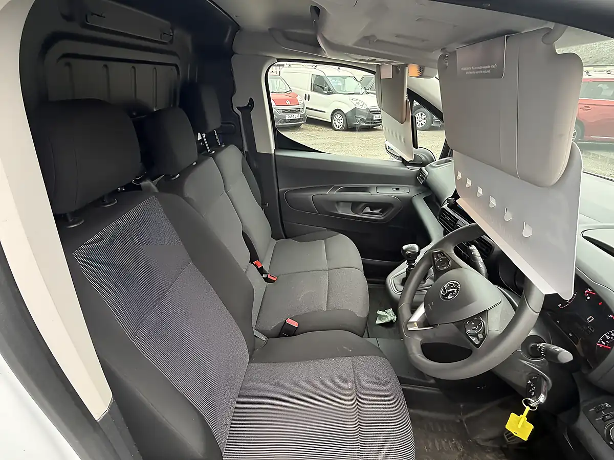 Used 2023 Vauxhall Combo Prime Icy White - Interior and Exterior details 8