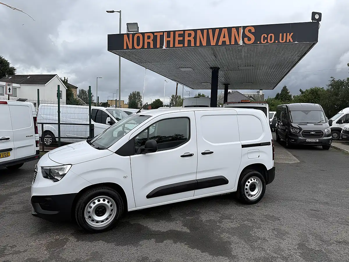 Used 2023 Vauxhall Combo Prime Icy White - Interior and Exterior details 4