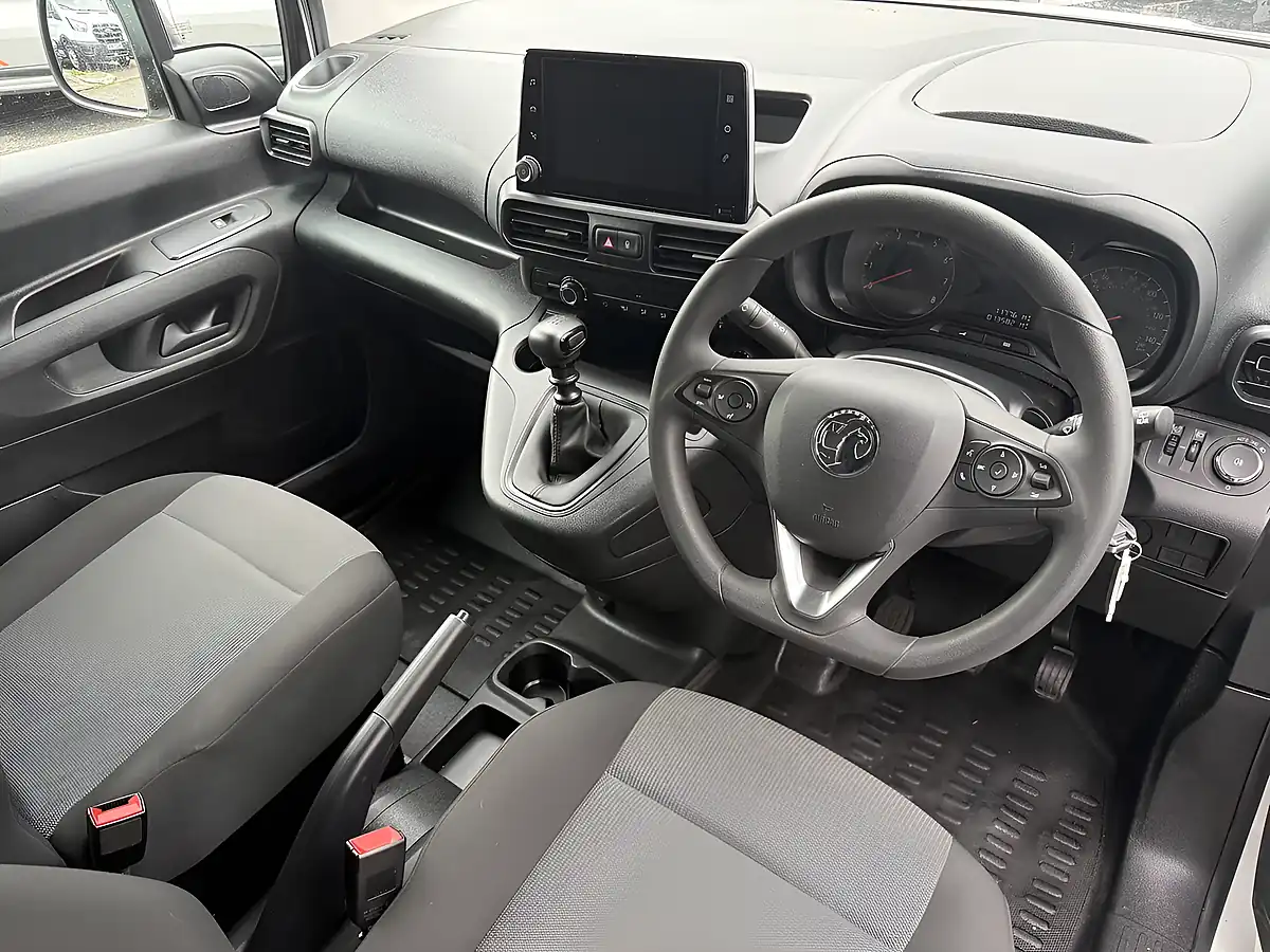 Used 2023 Vauxhall Combo Prime Icy White - Interior and Exterior details 7