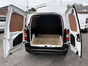 Used 2023 Vauxhall Combo Prime Icy White - Interior and Exterior details 8