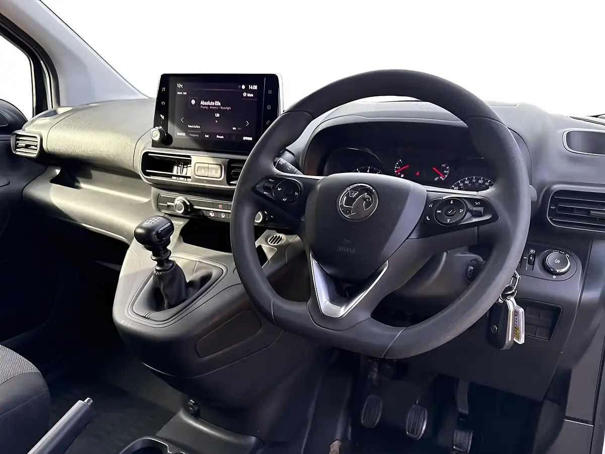 Used 2023 Vauxhall Combo Prime Kaolin White - Interior and Exterior details 13
