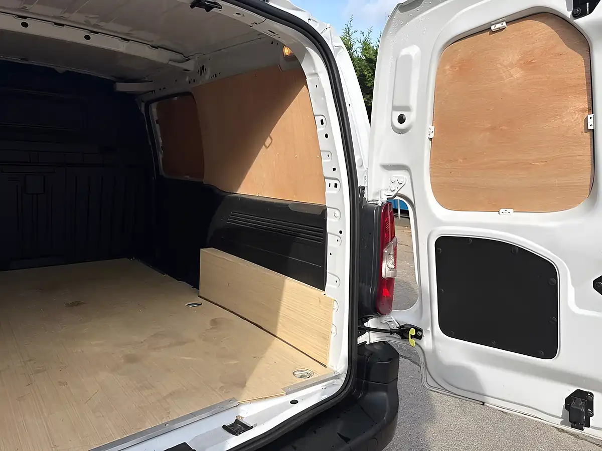 Used 2023 Vauxhall Combo Prime Kaolin White - Interior and Exterior details 17