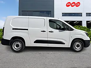 Used 2023 Vauxhall Combo Prime Kaolin White - Interior and Exterior details 9