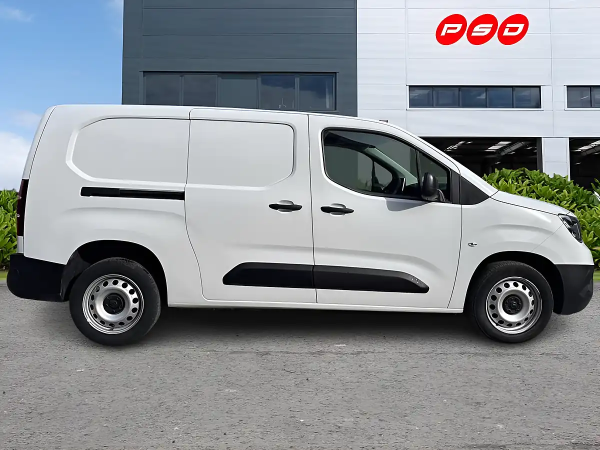 Used 2023 Vauxhall Combo Prime Kaolin White - Interior and Exterior details 9