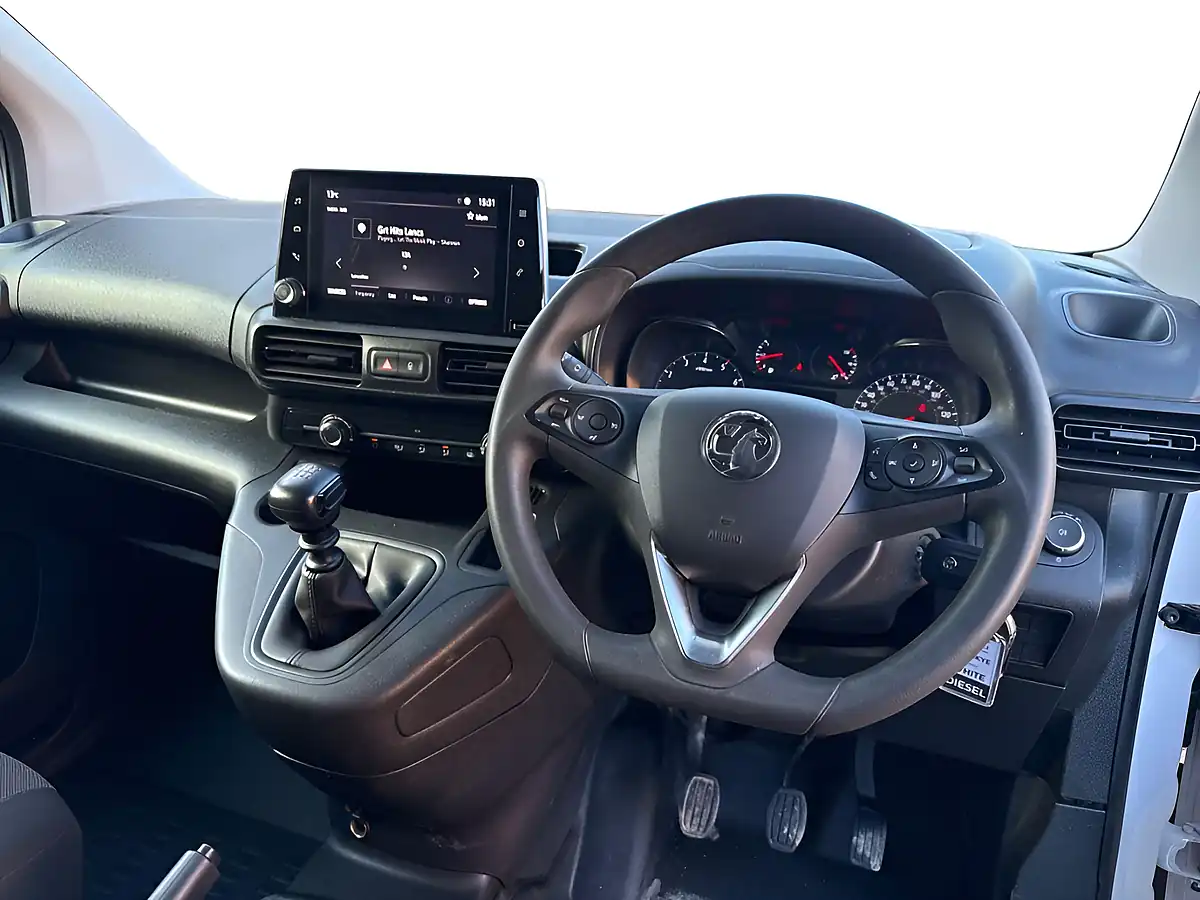 Used 2023 Vauxhall Combo Prime Kaolin White - Interior and Exterior details 13