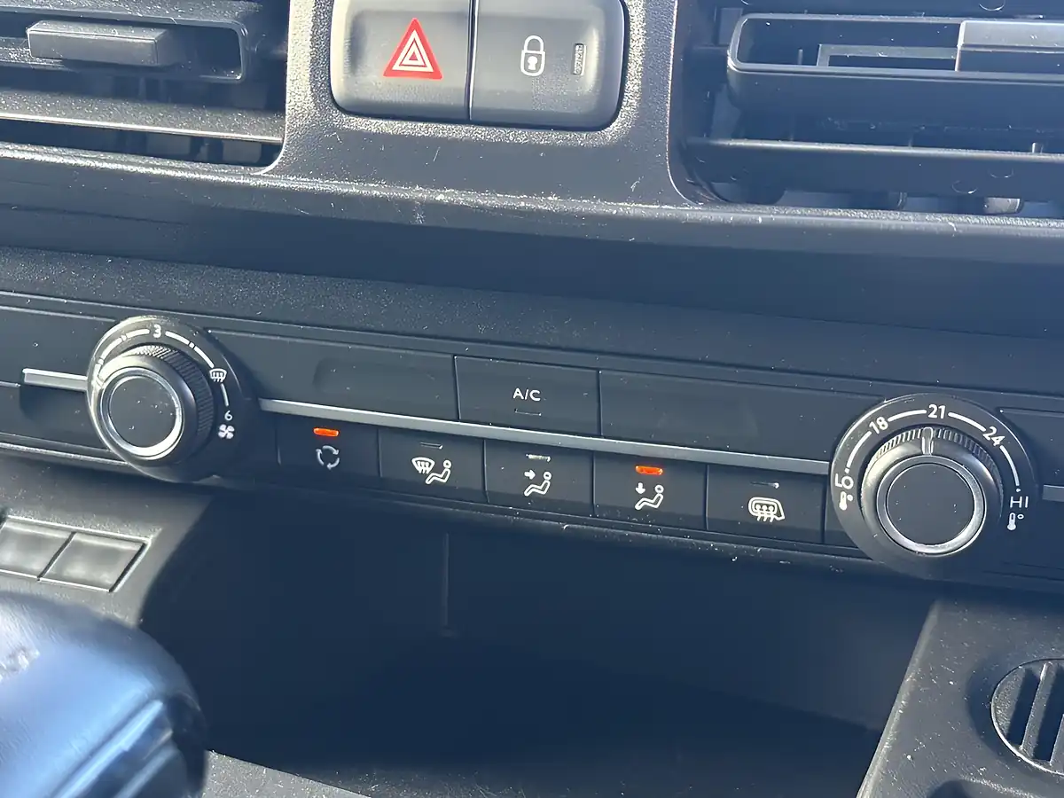 Used 2023 Vauxhall Combo Prime Kaolin White - Interior and Exterior details 15