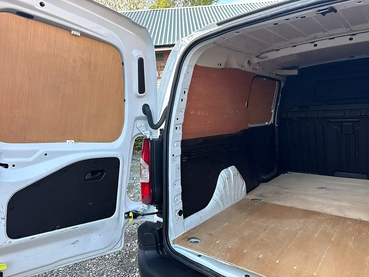 Used 2023 Vauxhall Combo Prime Kaolin White - Interior and Exterior details 16