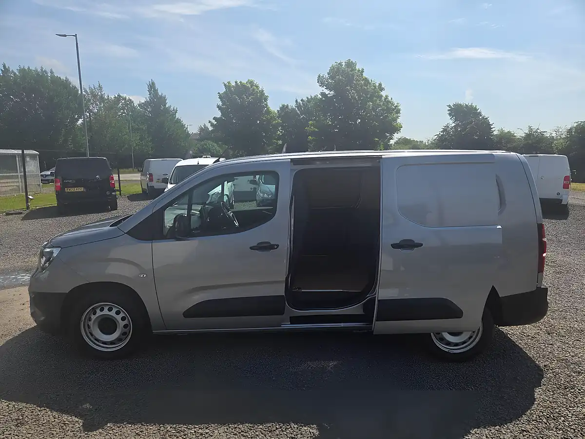 Used 2023 Vauxhall Combo Prime L2 H1 Grey - Interior and Exterior details 10