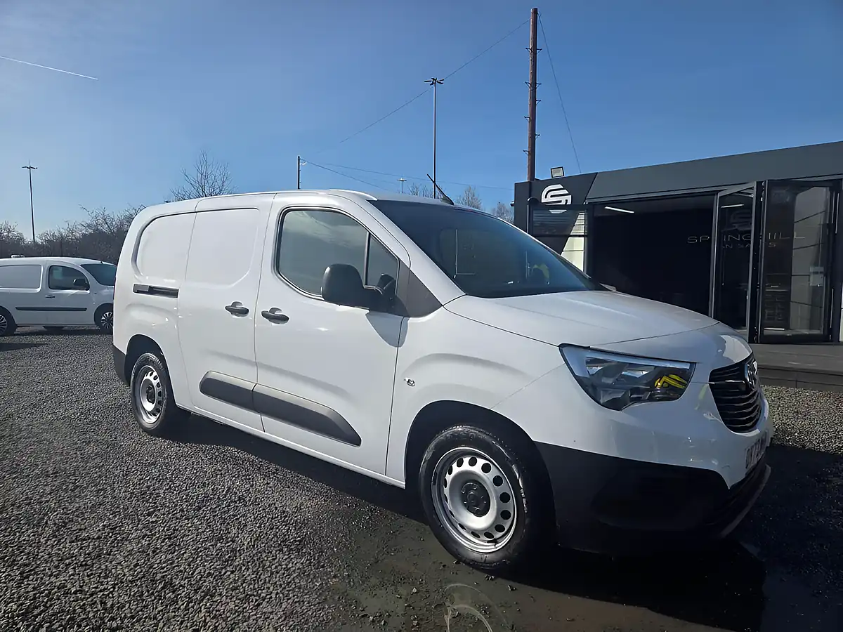 Used 2023 Vauxhall Combo Prime L2 H1 White - Front View