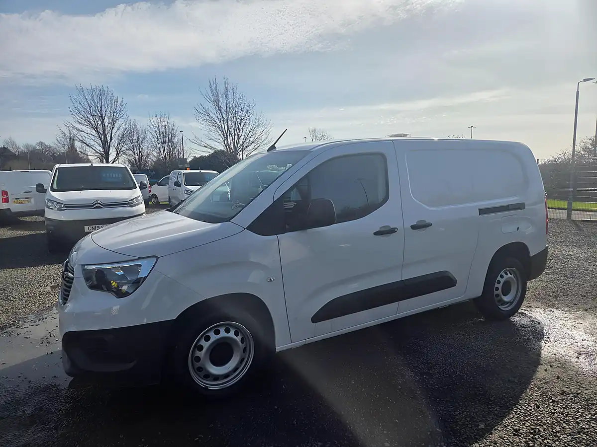 Used 2023 Vauxhall Combo Prime L2 H1 White - Interior and Exterior details 10