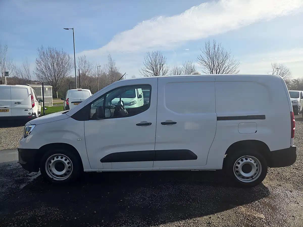 Used 2023 Vauxhall Combo Prime L2 H1 White - Interior and Exterior details 11