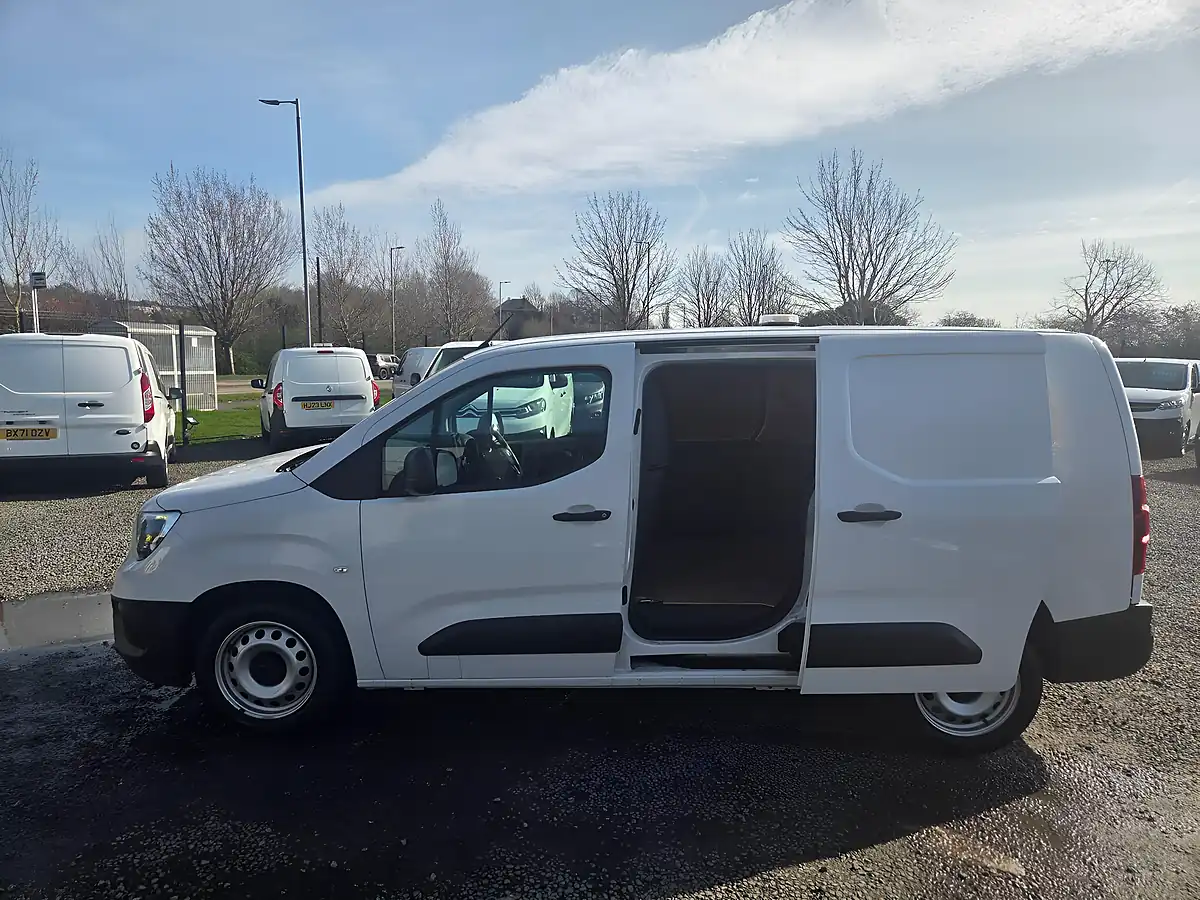 Used 2023 Vauxhall Combo Prime L2 H1 White - Interior and Exterior details 12