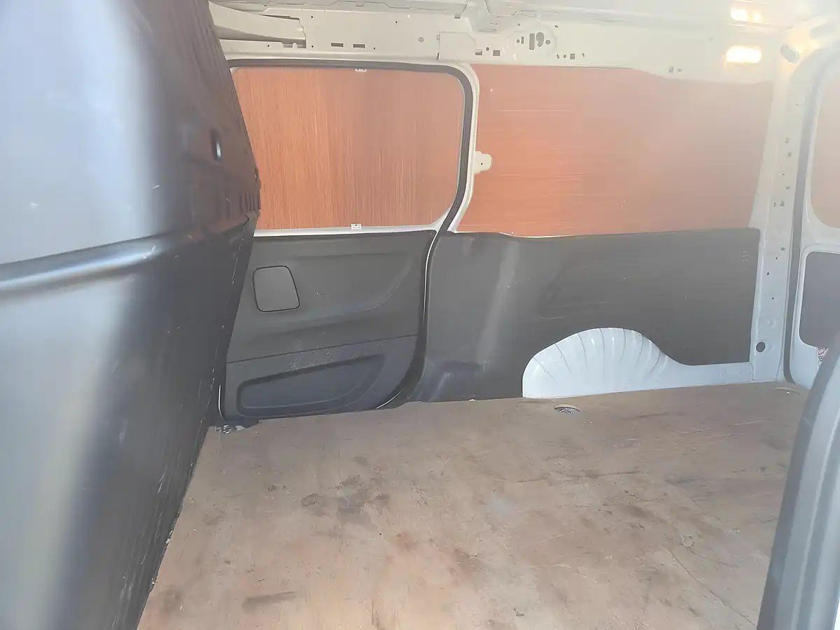 Used 2023 Vauxhall Combo Prime L2 H1 White - Interior and Exterior details 13