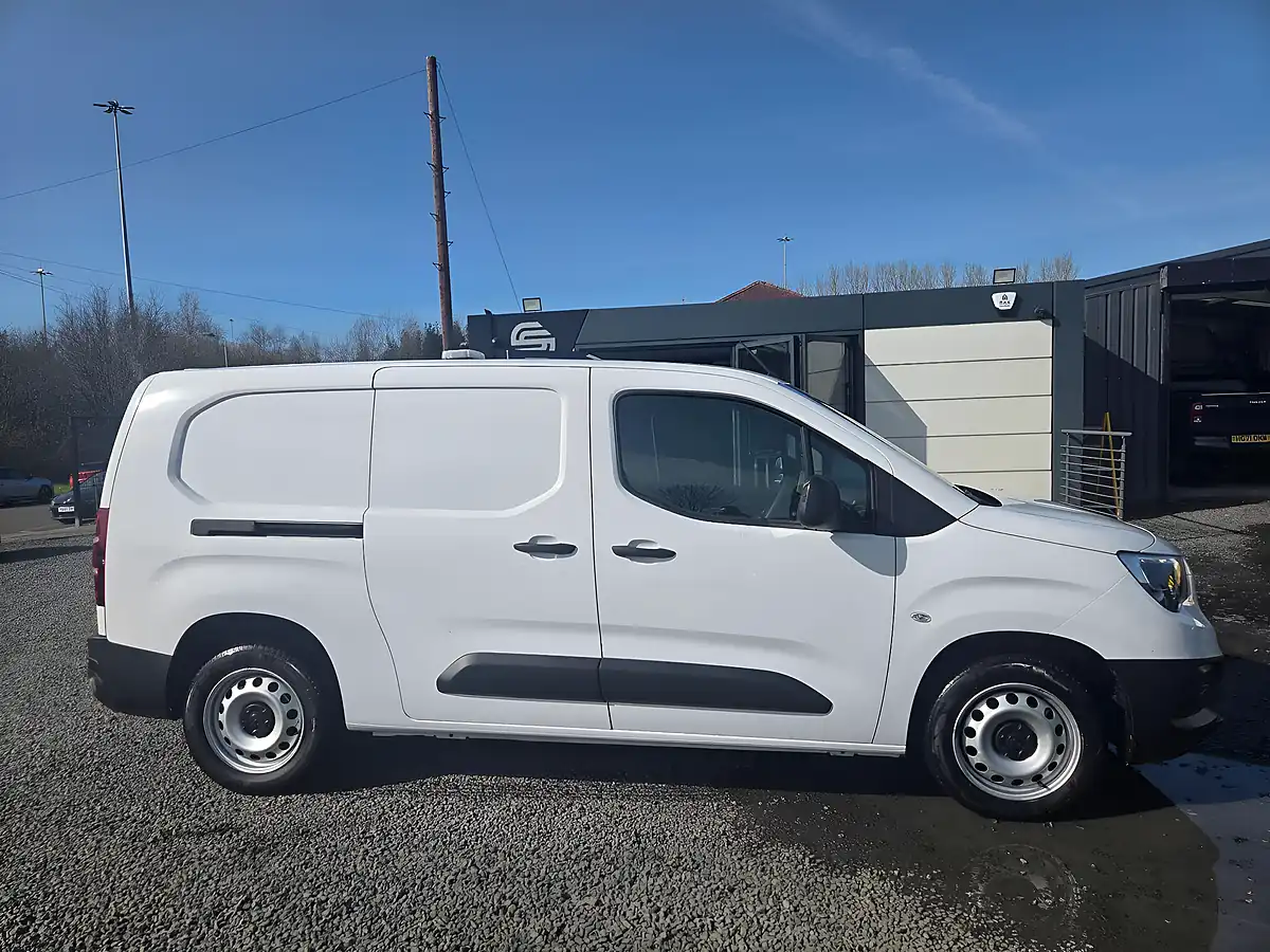 Used 2023 Vauxhall Combo Prime L2 H1 White - Interior and Exterior details 3