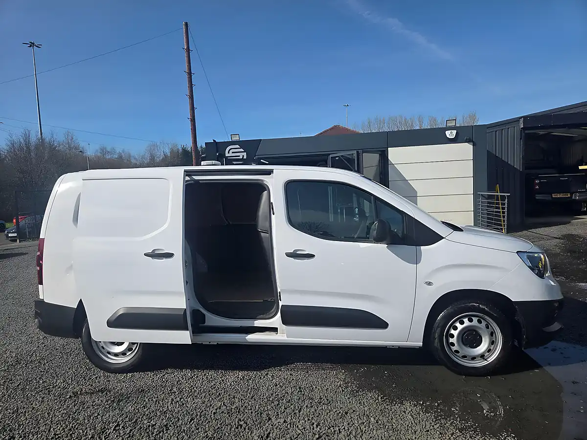 Used 2023 Vauxhall Combo Prime L2 H1 White - Interior and Exterior details 4