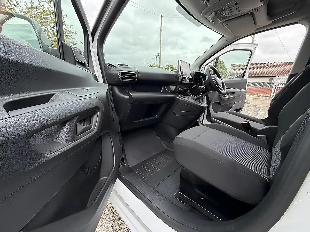 Used 2023 Vauxhall Combo Prime Panel Van White - Interior and Exterior details 17