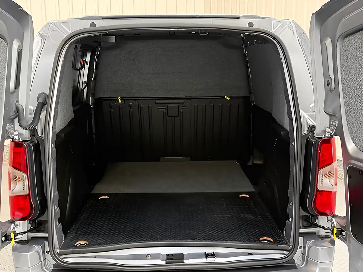 Used 2023 Vauxhall Combo Pro Aluminium Grey - Interior and Exterior details 10