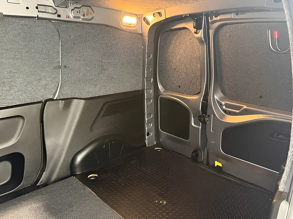 Used 2023 Vauxhall Combo Pro Aluminium Grey - Interior and Exterior details 12