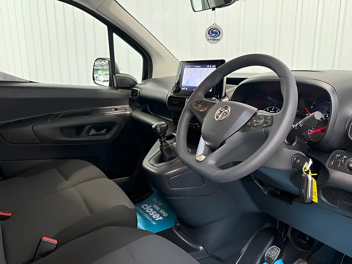 Used 2023 Vauxhall Combo Pro Aluminium Grey - Interior and Exterior details 13
