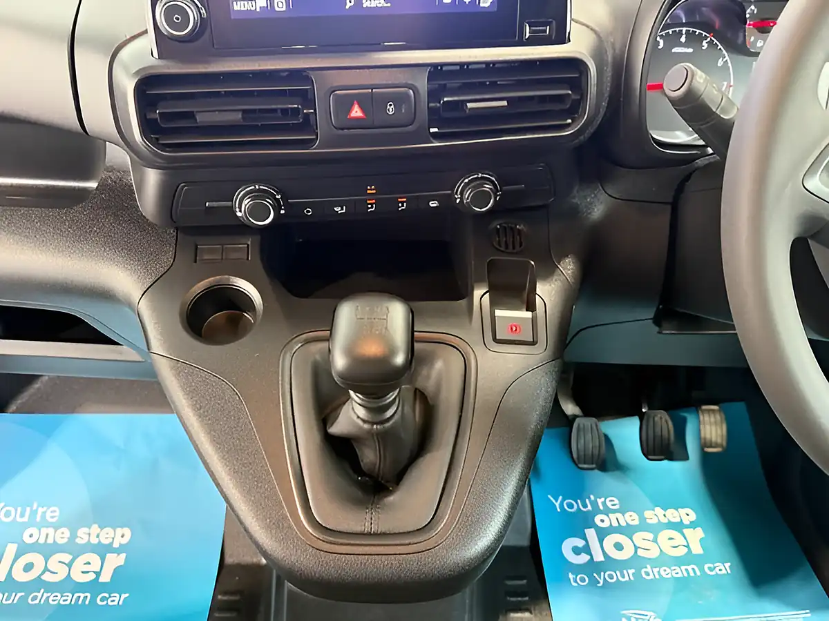 Used 2023 Vauxhall Combo Pro Aluminium Grey - Interior and Exterior details 17