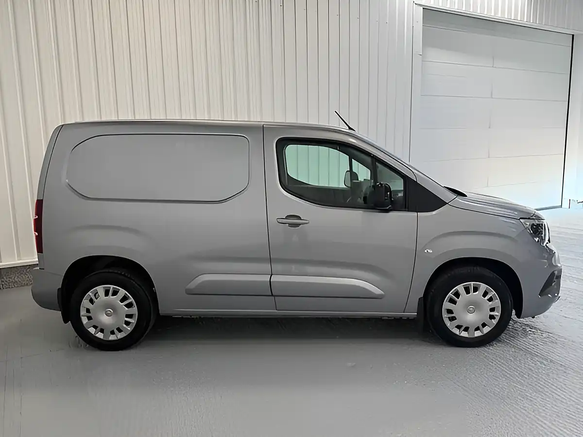 Used 2023 Vauxhall Combo Pro Aluminium Grey - Interior and Exterior details 4