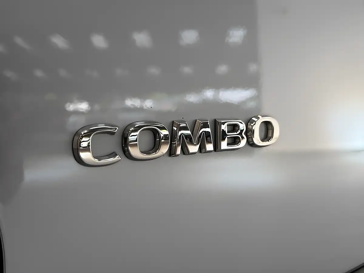 Used 2023 Vauxhall Combo Pro Aluminium Grey - Interior and Exterior details 9