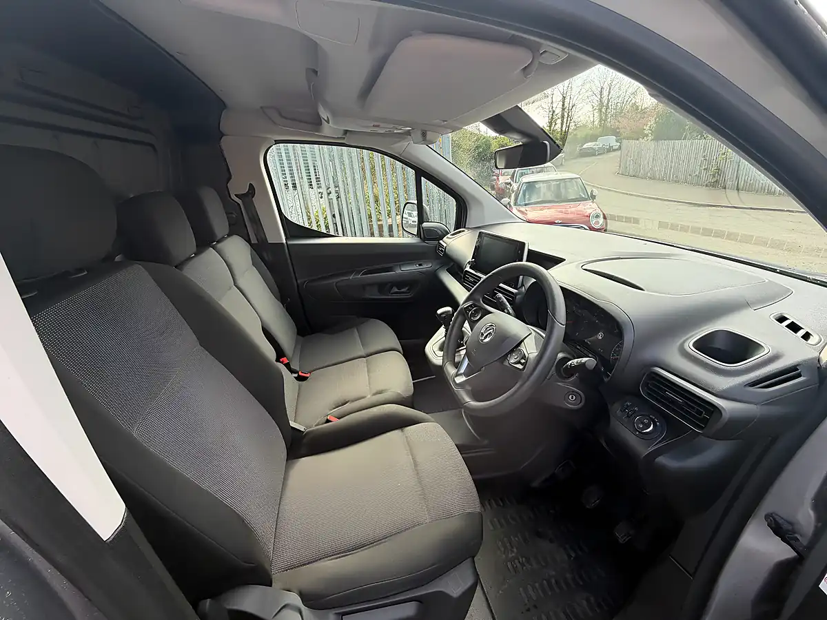 Used 2023 Vauxhall Combo Pro Grey - Interior and Exterior details 12