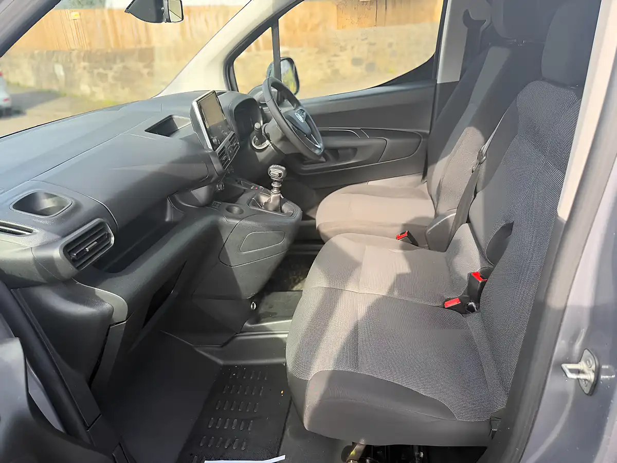 Used 2023 Vauxhall Combo Pro Grey - Interior and Exterior details 9