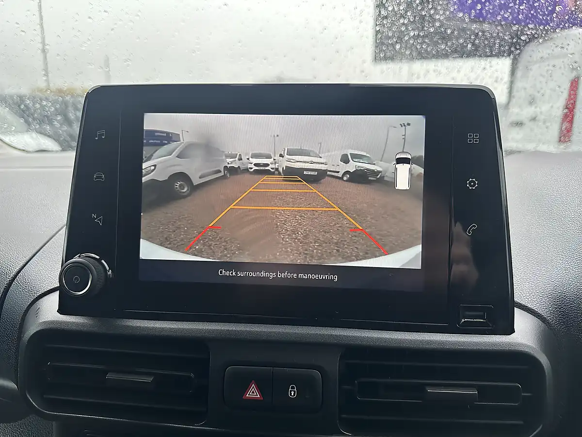 Used 2023 Vauxhall Combo Pro Icy White - Interior and Exterior details 14