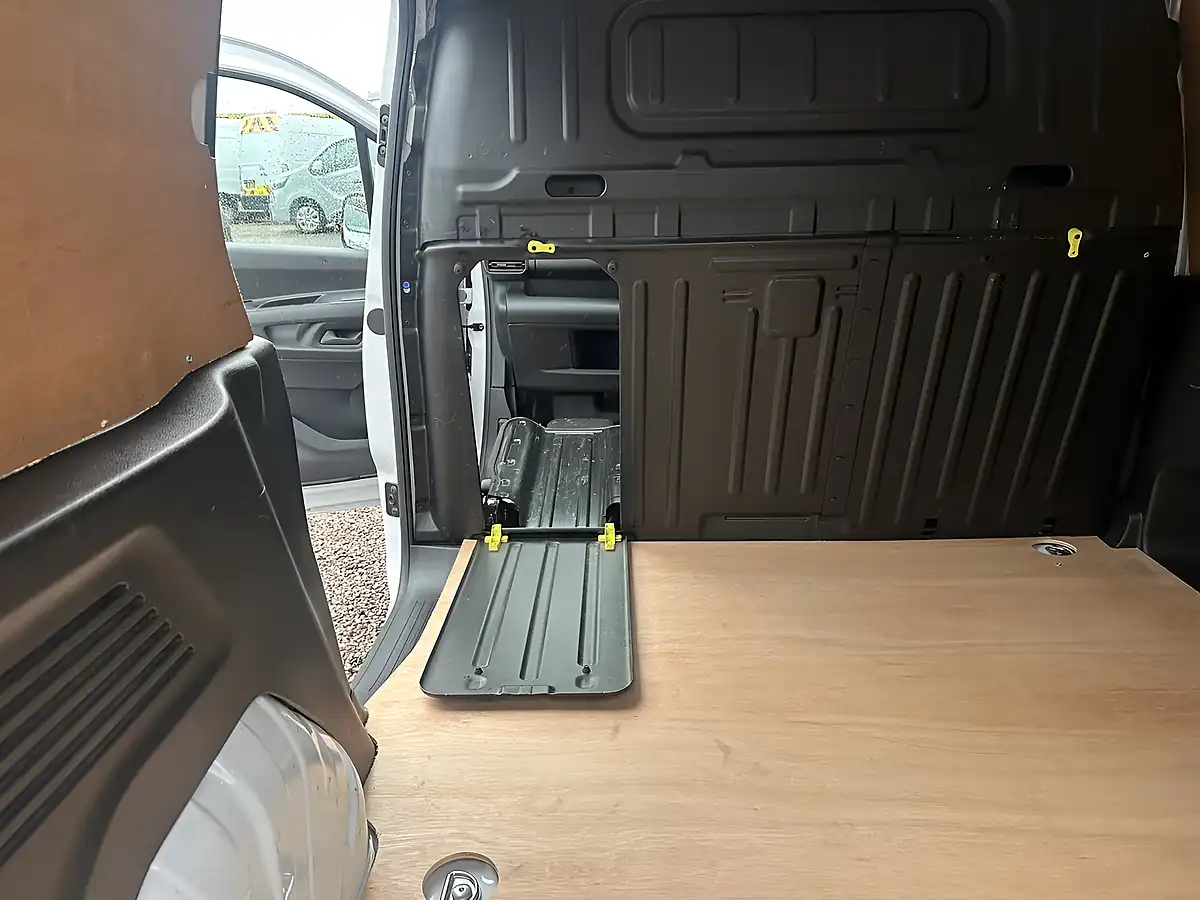 Used 2023 Vauxhall Combo Pro Icy White - Interior and Exterior details 17