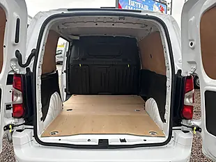 Used 2023 Vauxhall Combo Pro Icy White - Interior and Exterior details 18