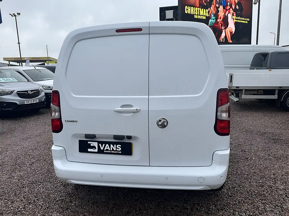 Used 2023 Vauxhall Combo Pro Icy White - Interior and Exterior details 4