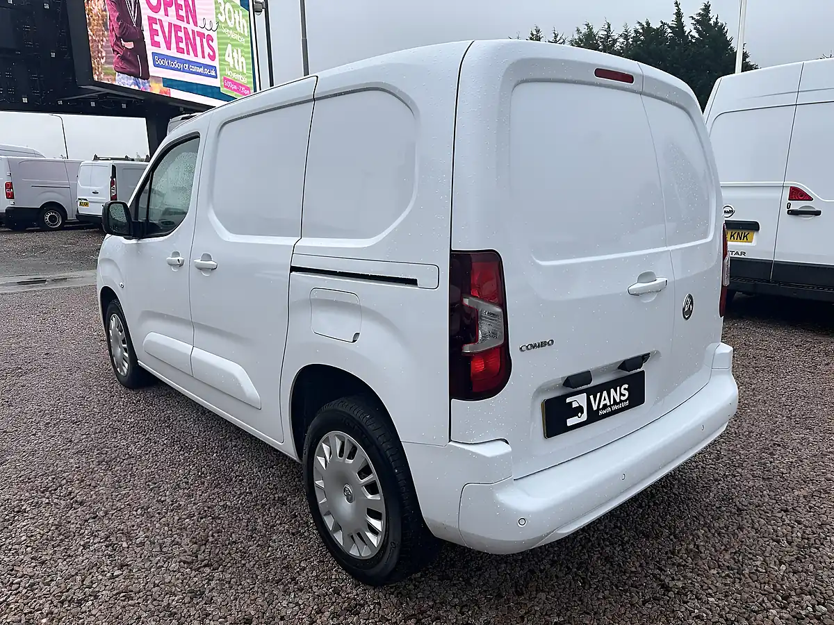 Used 2023 Vauxhall Combo Pro Icy White - Interior and Exterior details 5