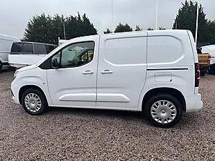 Used 2023 Vauxhall Combo Pro Icy White - Interior and Exterior details 6